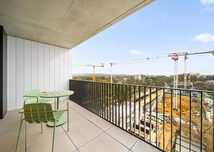 Sleek Inner-City 2-Bed With Swimming Pool & Bbq